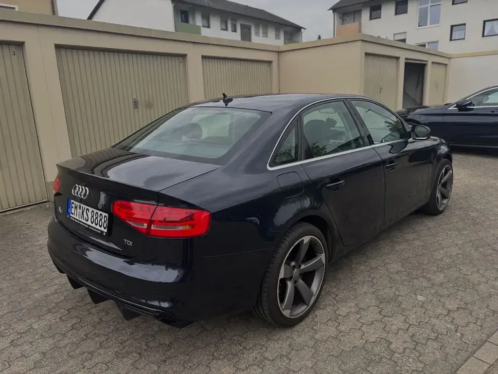 Gebraucht Audi A4 Ambition 150 PS (110 kW) 2012 Blau Limousine