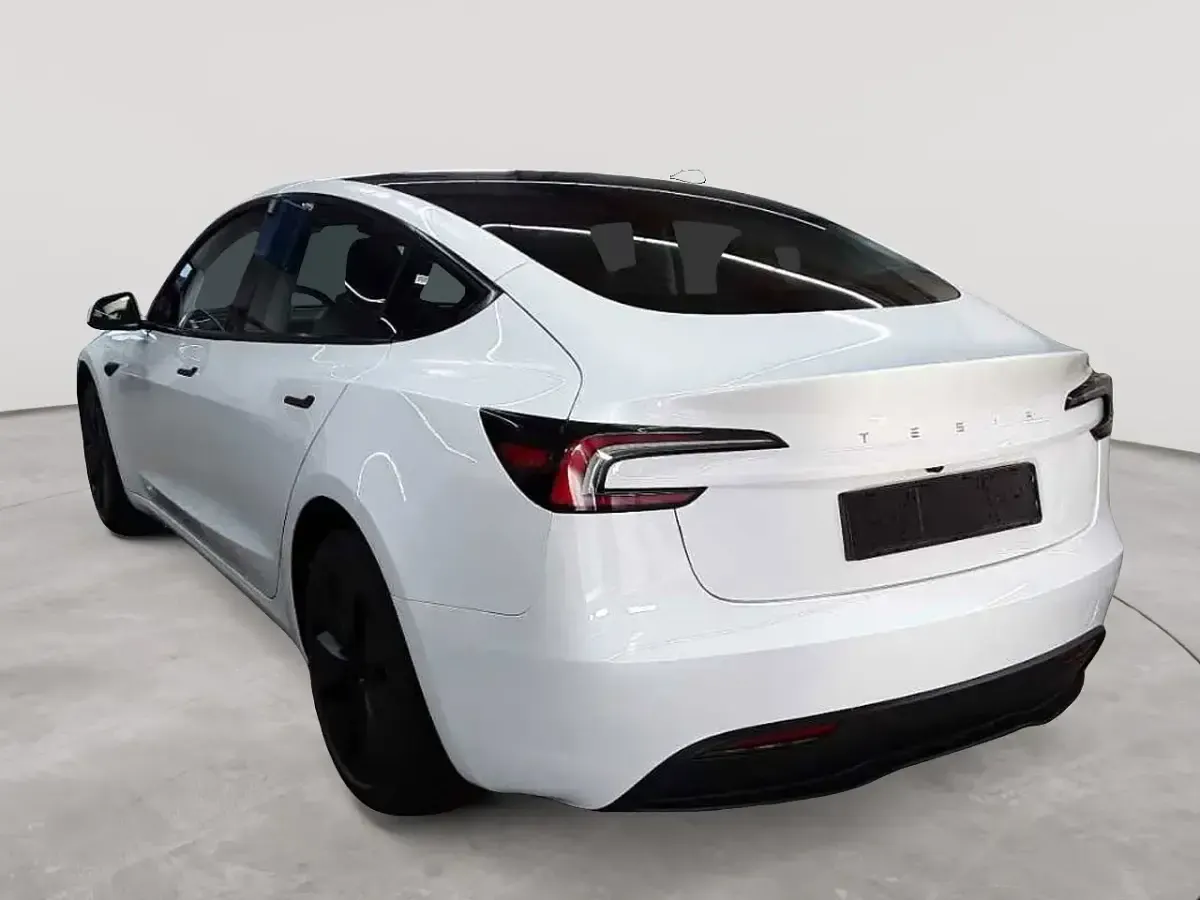 Gebraucht Tesla Model 3 RWD 208 kW (283 PS) 2024 Pearl white multicoat Limousine
