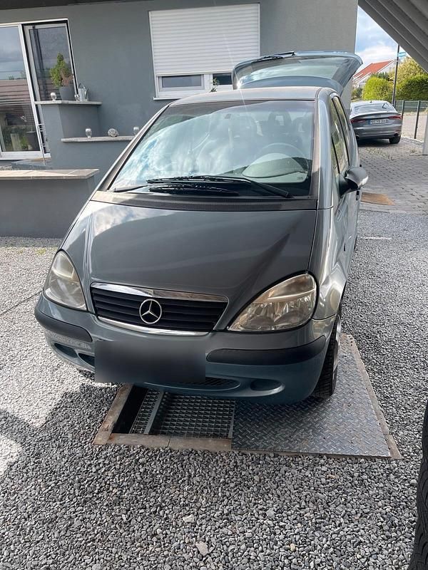 Blau Gebraucht 2004 Mercedes A140 Kleinwagen | 2.350 € - Bild 1/4