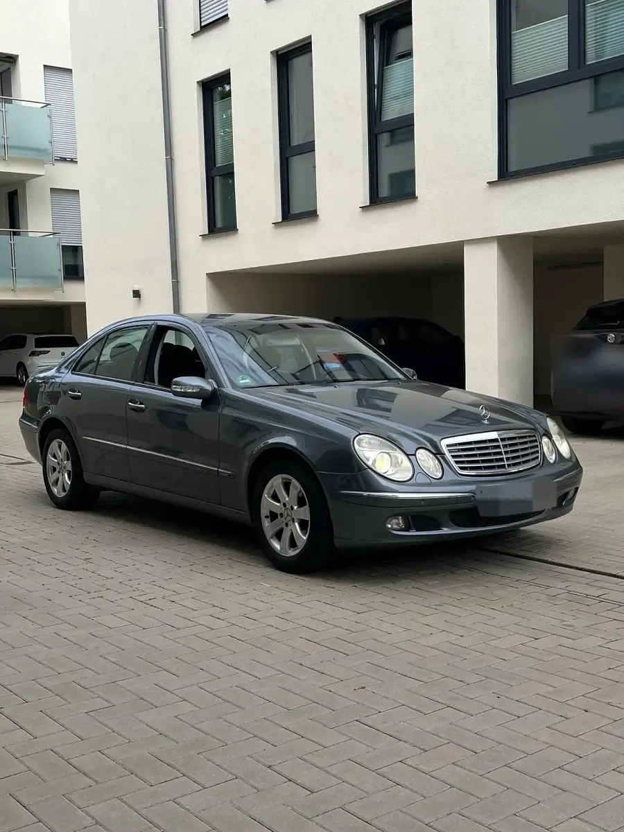Gebraucht Mercedes E280 Elegance 190 PS (139 kW) 2005 Grau Limousine