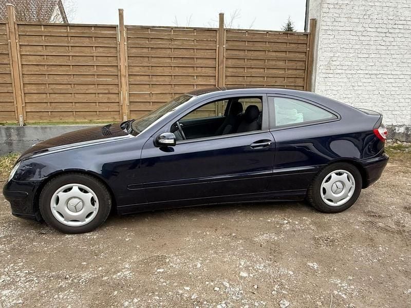 Blau Gebraucht 2005 Mercedes C180 Coupé | 4.000 € (Guter Preis) - Bild 1/4