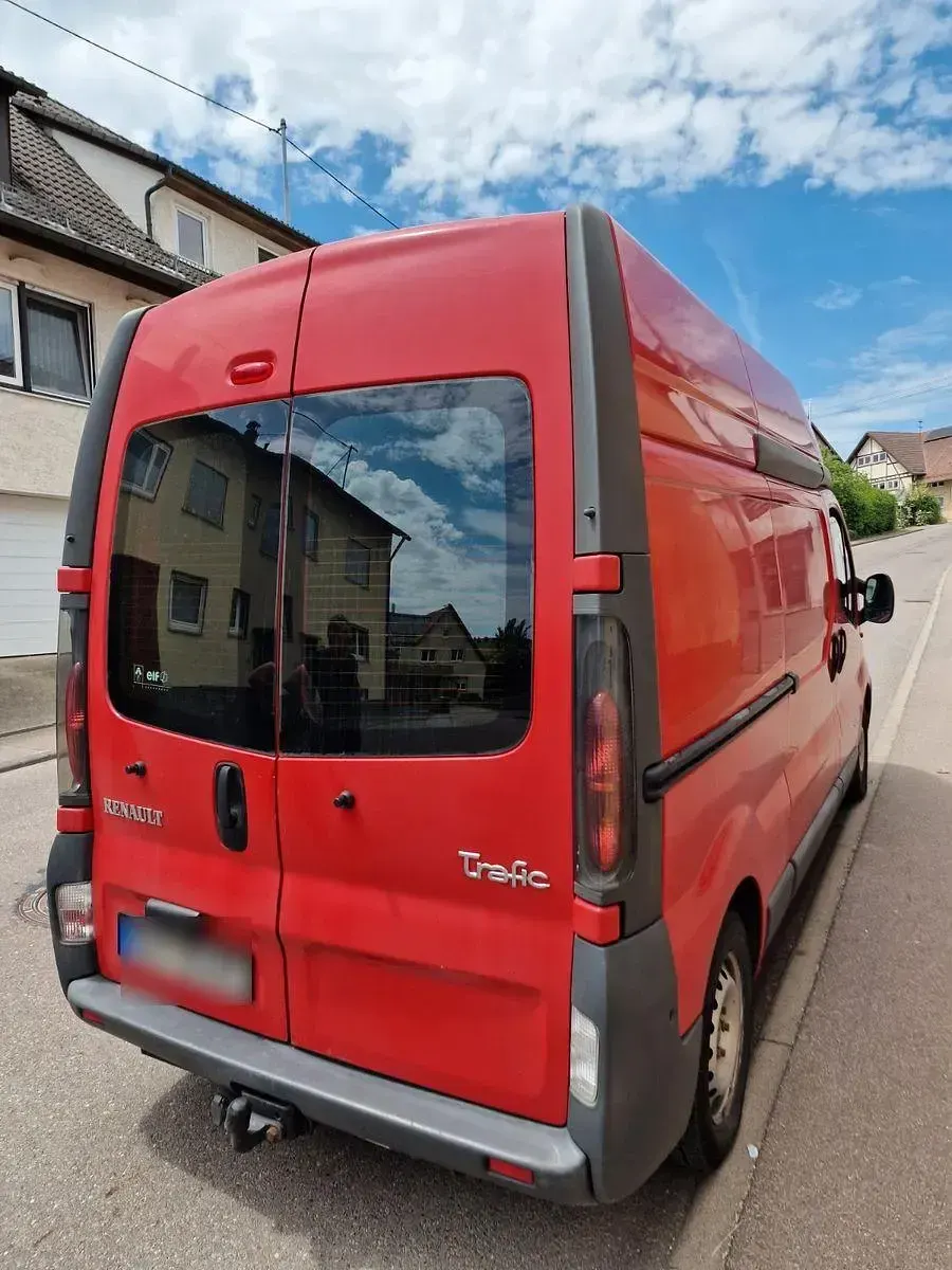 Gebraucht Renault Trafic 101 PS (74 kW) 2004 Rot Van / Kleinbus