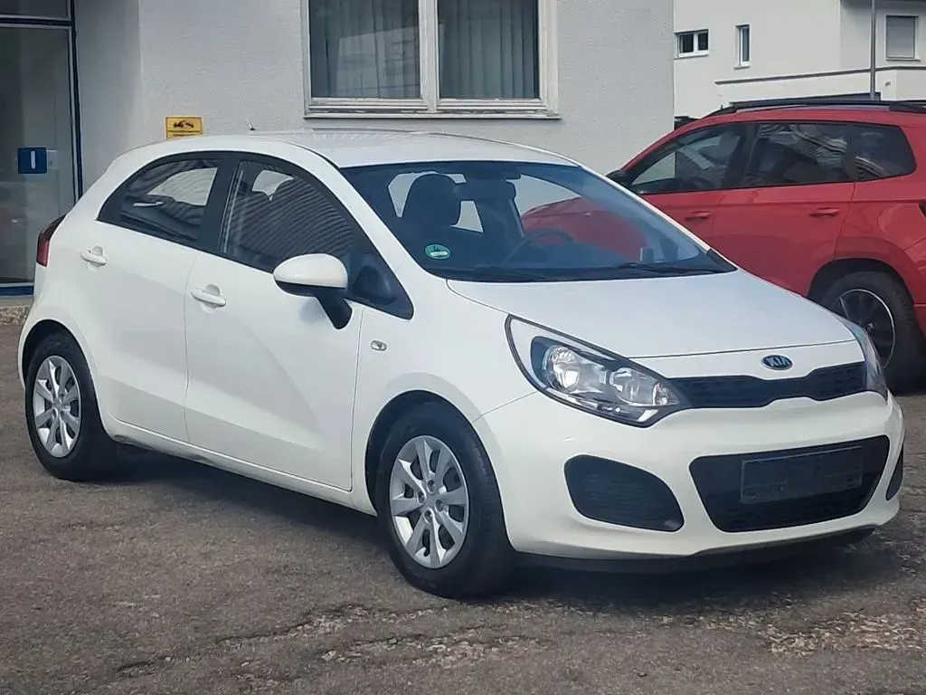 Gebraucht Kia Rio Edition 7 109 PS (80 kW) 2014 Weiß Limousine