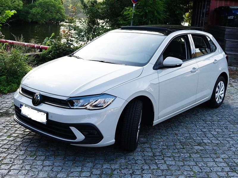 Grau Gebraucht 2024 VW Polo Life Limousine | 17.000 € (Guter Preis) - Bild 1/4