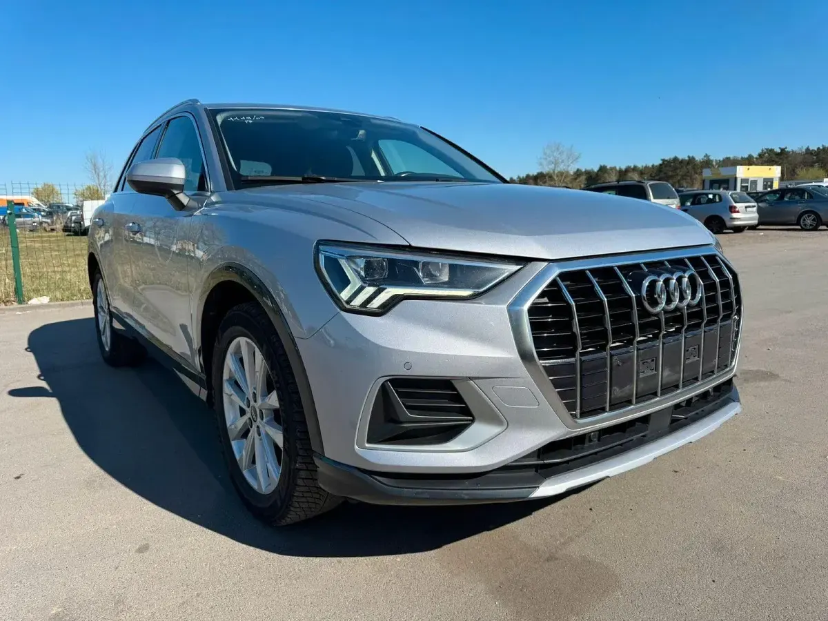 Używany Audi Q3 Advanced 150 KM (110 kW) 2022 Szary SUV