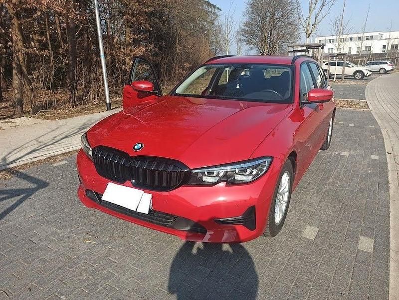 Gebraucht BMW 320 Advantage 190 PS (139 kW) 2019 Rot Kombi