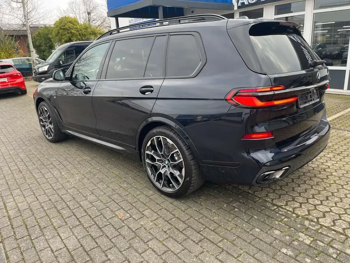 Gebraucht BMW X7 M Sport 352 PS (258 kW) 2024 Carbonschwarz metallic SUV