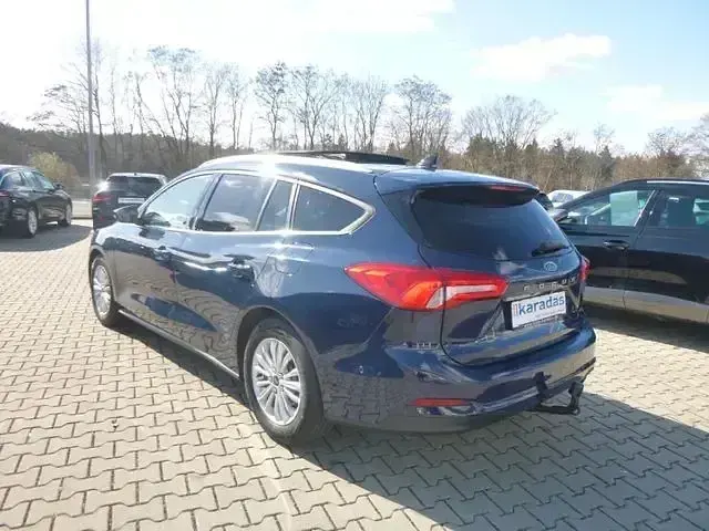 Używany Ford Focus 120 KM (88 kW) 2020 Niebieski Sedan/Limuzyna