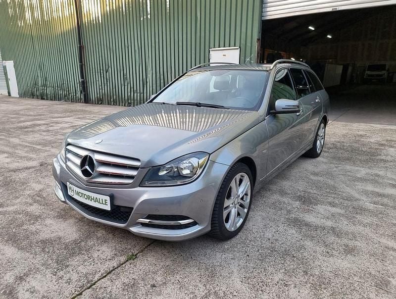 Silber Gebraucht 2011 Mercedes C180 Avantgarde Limousine | 9.490 € (Fairer Preis) - Bild 1/4