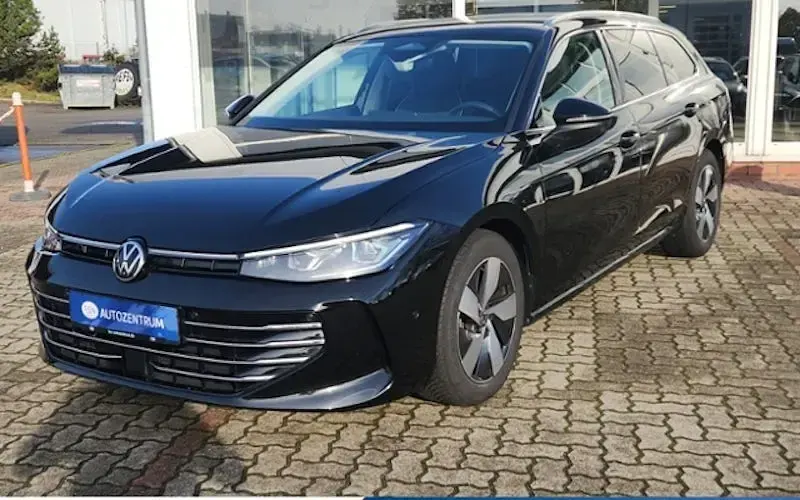 Gebraucht VW Passat Elegance 150 PS (110 kW) 2025 Grenadillschwarzmetallic Kombi