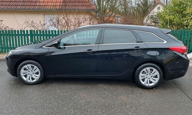 Gebraucht Hyundai i40 Comfort 116 PS (85 kW) 2015 Schwarz Kombi
