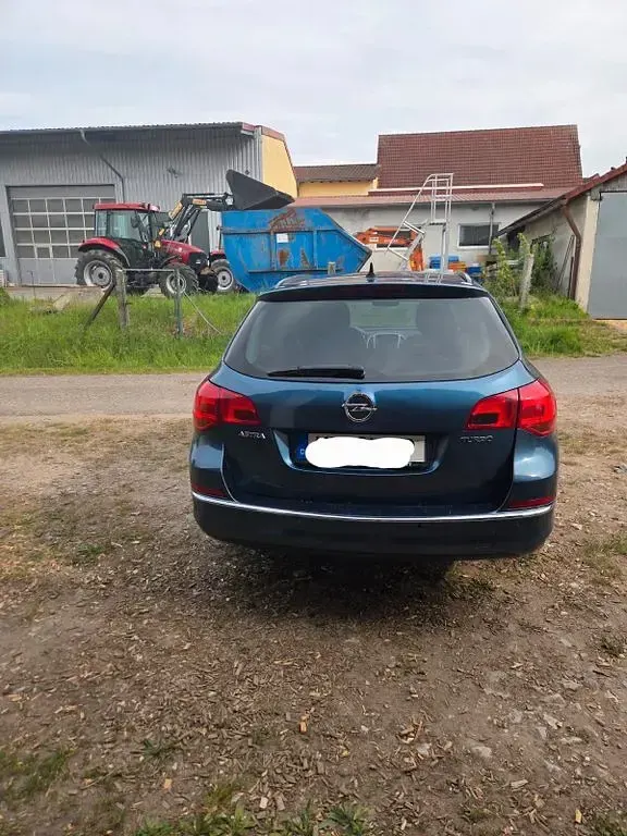 Gebraucht Opel Astra Active 140 PS (102 kW) 2013 Blau Kombi