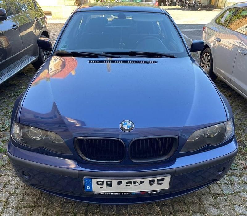 Blau Gebraucht 2002 BMW 320 Sport Line Limousine | 2.320 € (Superpreis) - Bild 1/4