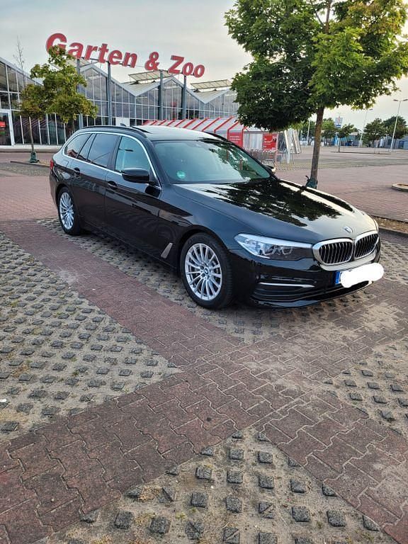 Schwarz Gebraucht 2017 BMW 530 Kombi | 21.990 € (Superpreis) - Bild 1/4