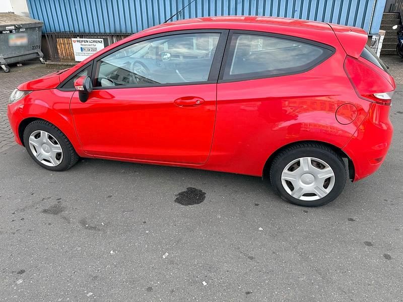 Gebraucht Ford Fiesta 90 PS (66 kW) 2010 Rot Kleinwagen