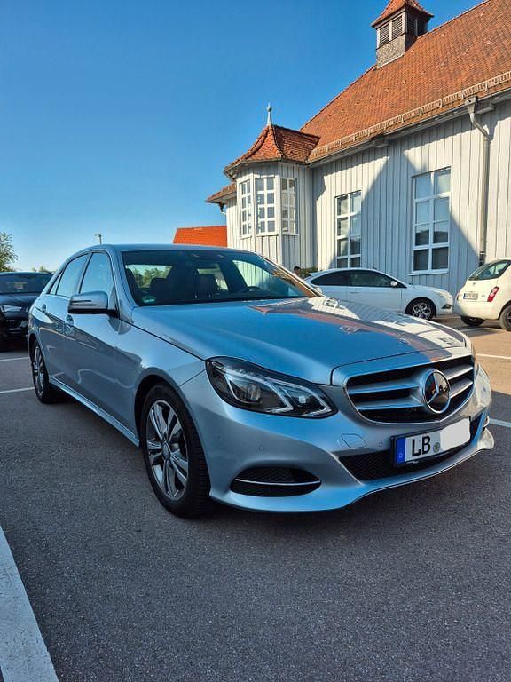 Silber Gebraucht 2013 Mercedes E250 Avantgarde Limousine | 19.900 € (Fairer Preis) - Bild 1/4