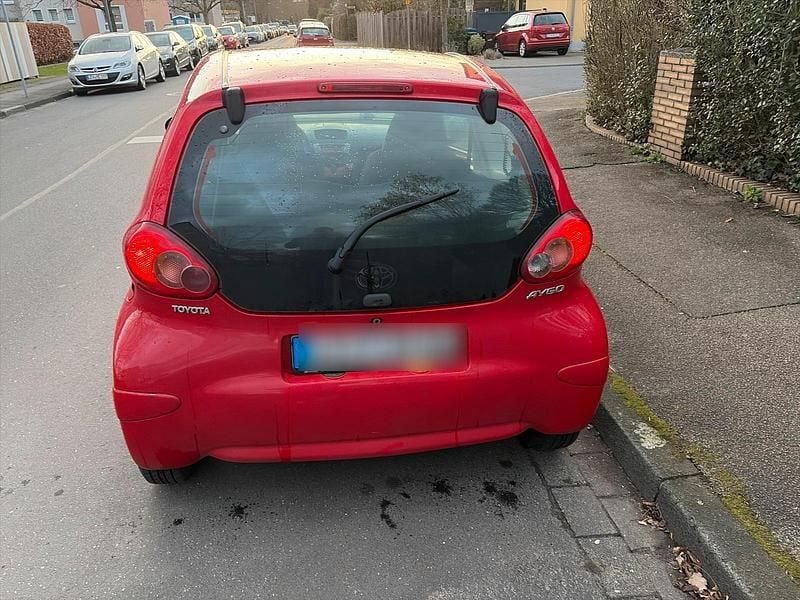 Gebraucht Toyota Aygo 60 PS (44 kW) 2006 Rot Kleinwagen