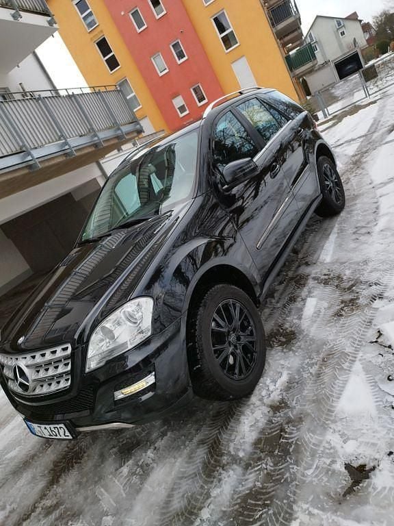 Gebraucht Mercedes 350 239 PS (175 kW) 2010 Schwarz SUV
