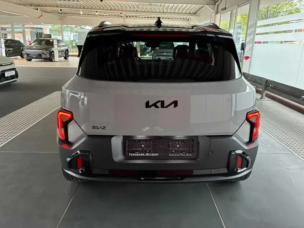 Neu Kia EV2 99 kW (135 PS) 2026 Grau SUV