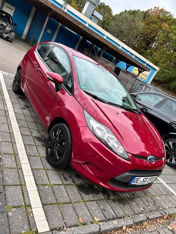 Rot Gebraucht 2010 Ford Fiesta Kleinwagen | 5.500 € - Bild 1/4