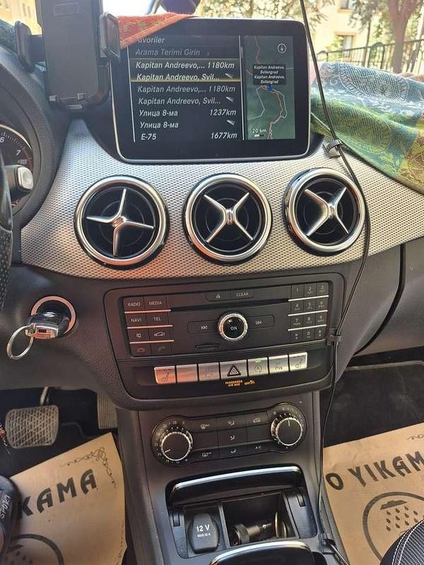 Gebraucht Mercedes 180 152 PS (111 kW) 2015 Limousine