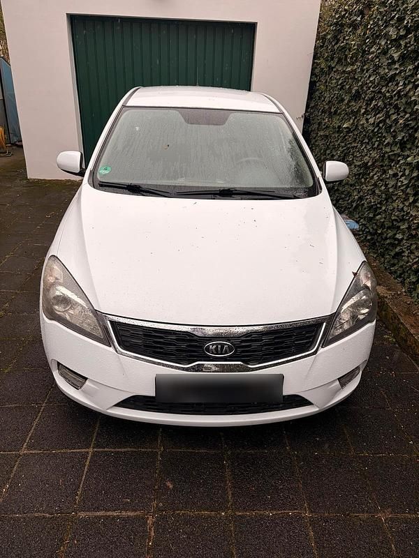 Gebraucht Kia Ceed 90 PS (66 kW) 2011 Weiß Kleinwagen