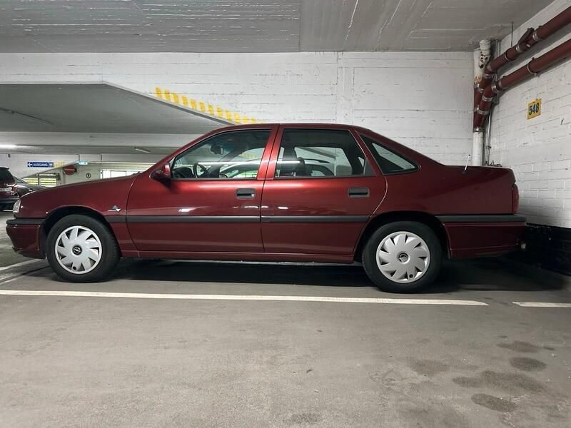 Rot Gebraucht 1995 Opel Vectra Kleinwagen | 2.100 € - Bild 1/4