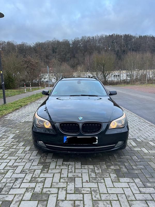 Gebraucht BMW 525 197 PS (144 kW) 2008 Schwarz Kombi