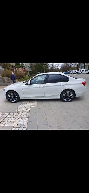 Gebraucht BMW 320 Advantage 190 PS (139 kW) 2017 Weiß Limousine