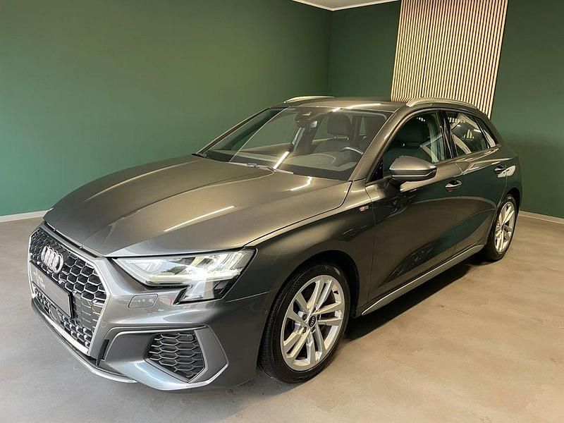 Grau Gebraucht 2023 Audi A3 Sportback S-Line Kleinwagen | 28.800 € (Guter Preis) - Bild 1/4