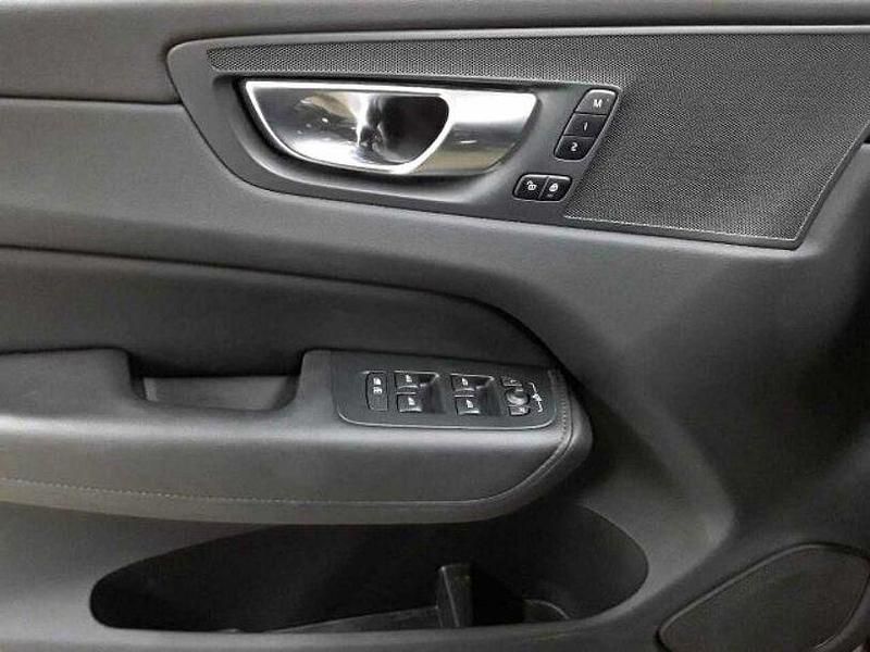 Gebraucht Volvo XC60 Plus 197 PS (144 kW) 2022 Black stone SUV