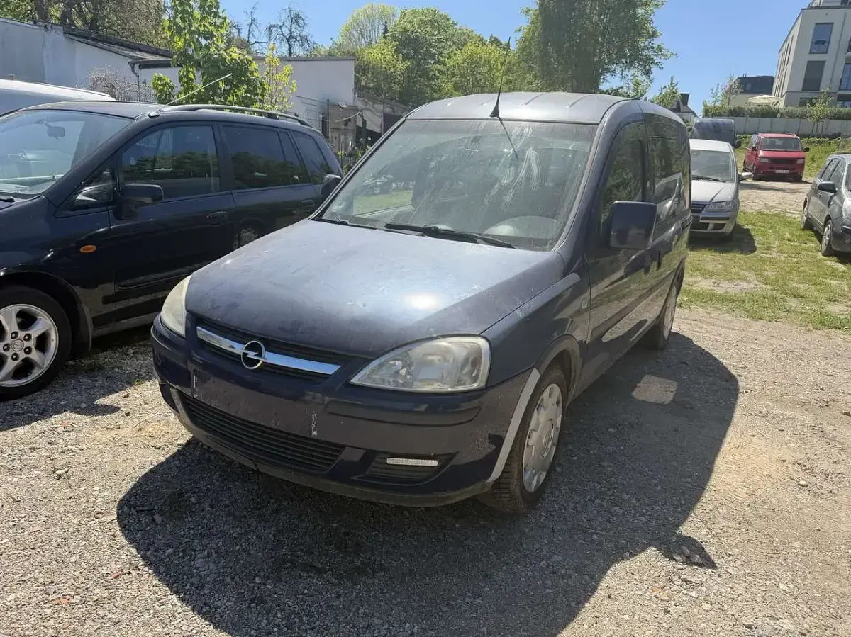 Second-hand Opel Combo Edition 94 CP (69 kW) 2008 Albastru Monovolum