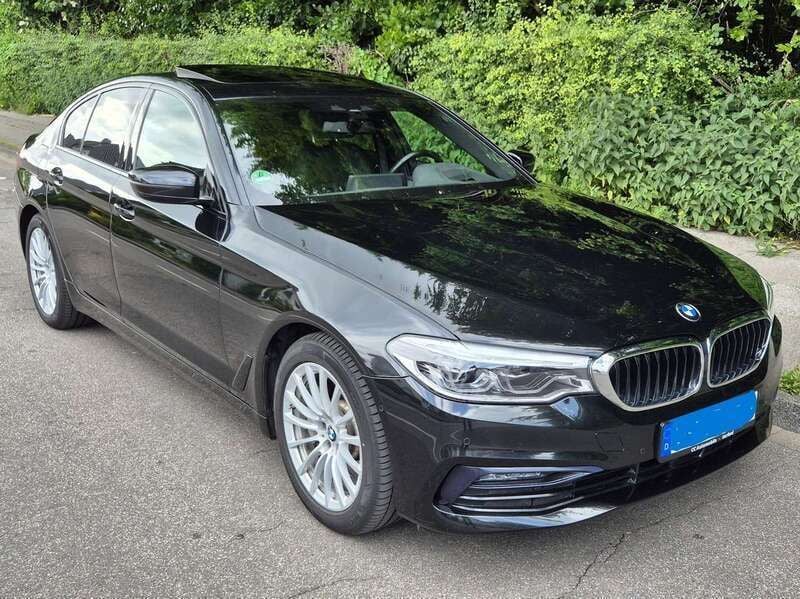 Schwarz Gebraucht 2018 BMW 530 Sport Line Limousine | 29.600 € (Superpreis) - Bild 1/4