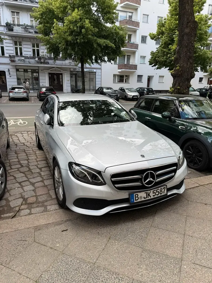 Usado Mercedes E200 197 CV (144 kW) 2019 Plateado Berlina