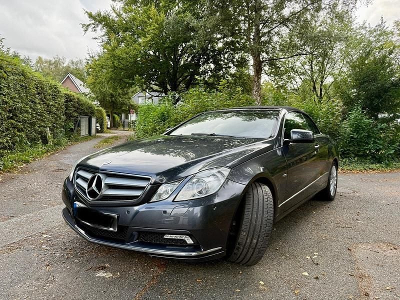 Grau Gebraucht 2010 Mercedes E250 Cabrio | 13.500 € (Fairer Preis) - Bild 1/4
