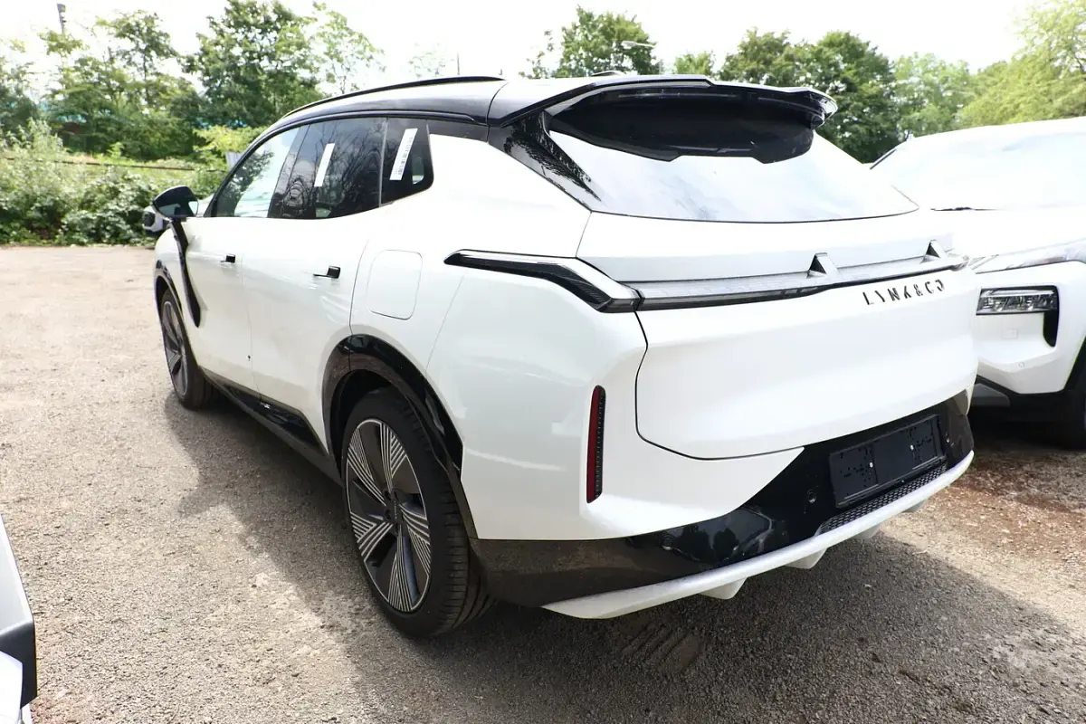 Neu Lynk & Co 08 349 PS (256 kW) 2026 Weiss SUV