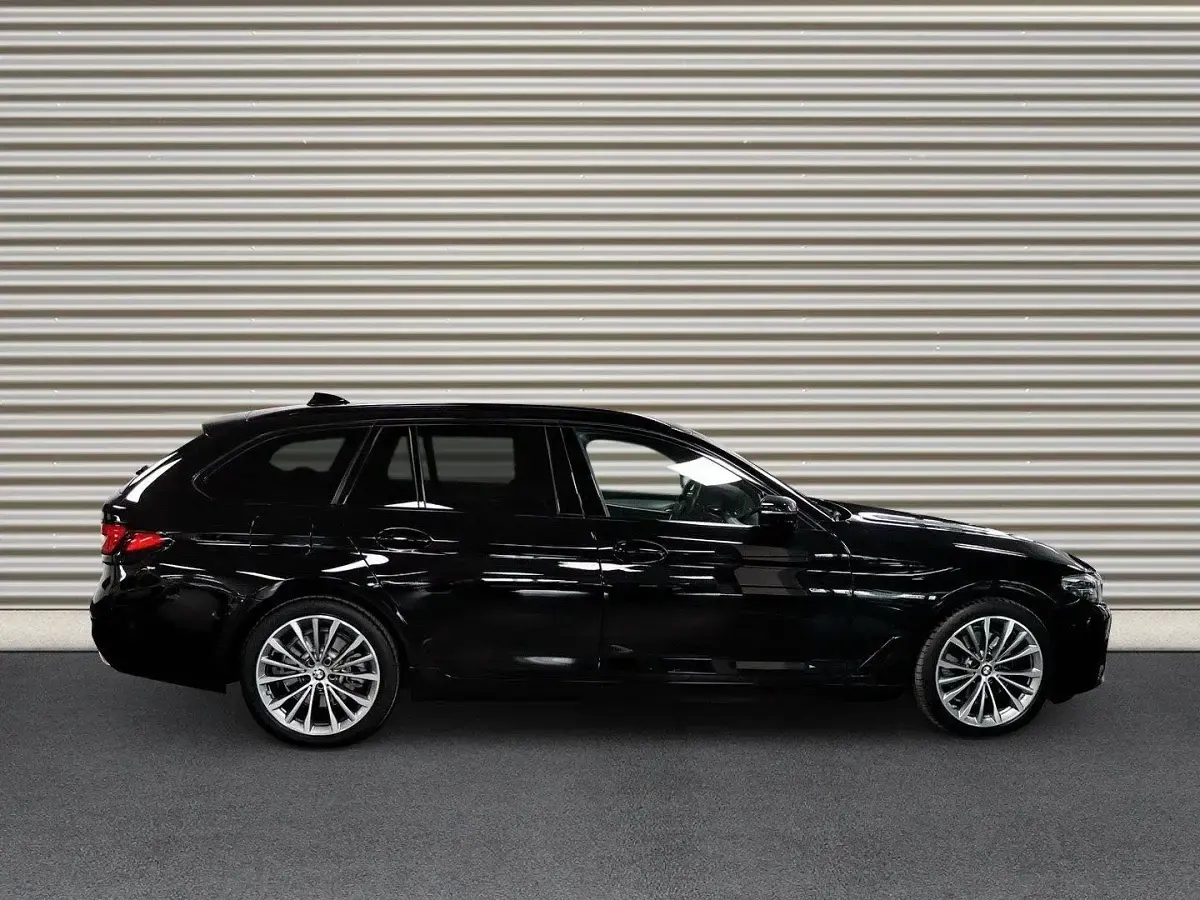 Używany BMW 520 Efficient Dynamics 190 KM (139 kW) 2022 Czarny Kombi