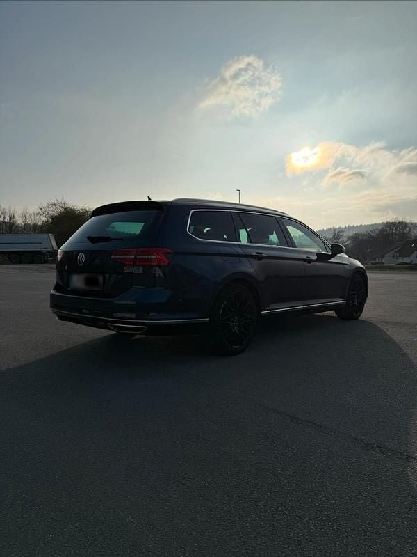 Gebraucht VW Passat 190 PS (139 kW) 2017 Blau Kombi