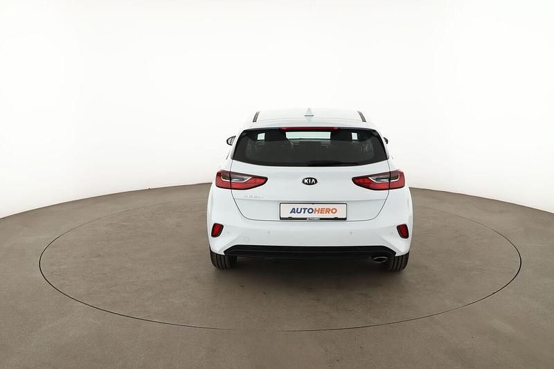 Gebraucht Kia Ceed Attract 2021 Weiß Kleinwagen