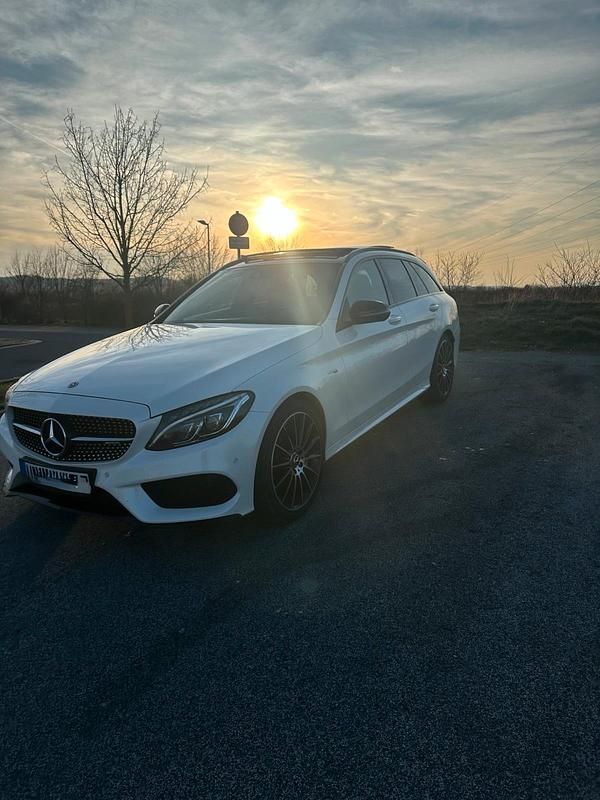 Gebraucht Mercedes C43 AMG AMG 367 PS (269 kW) 2018 Weiß Kombi