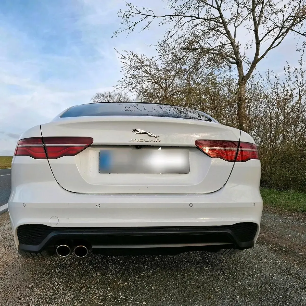 Gebraucht Jaguar XE 180 PS (132 kW) 2019 Weiß Limousine