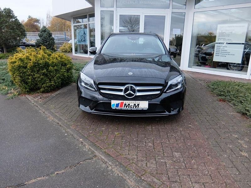 Schwarz Gebraucht 2019 Mercedes C300 Avantgarde Limousine | 29.695 € (Guter Preis) - Bild 1/4