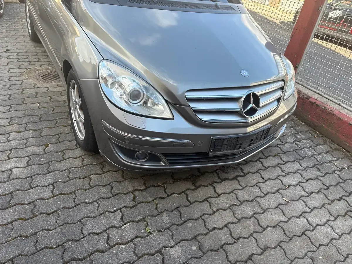 Gebraucht Mercedes B200 140 PS (102 kW) 2005 Grau Van / Kleinbus