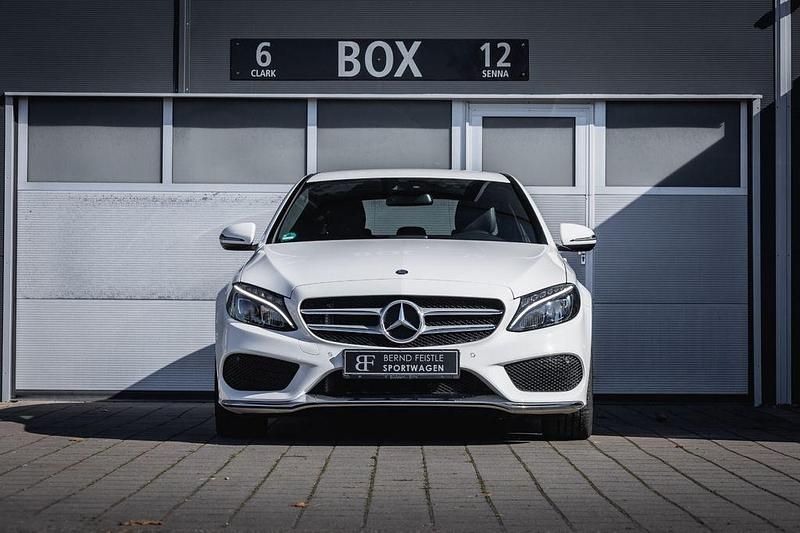 Polarweiss Gebraucht 2016 Mercedes C250 AMG line Limousine | 28.999 € (Teuer) - Bild 1/4