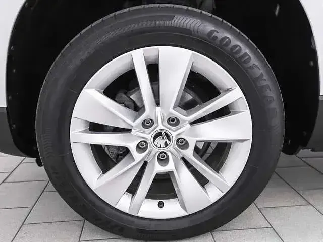 Gebraucht Skoda Karoq Clever 110 PS (80 kW) 2021 Stribrna brilliant/ brilliants SUV
