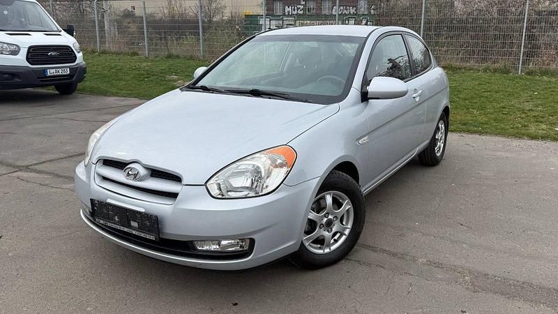 Gebraucht Hyundai Accent 97 PS (71 kW) 2007 Silber Limousine