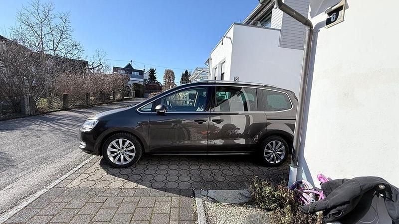 Gebraucht VW Sharan Highline 184 PS (135 kW) 2018 Braun Van / Kleinbus