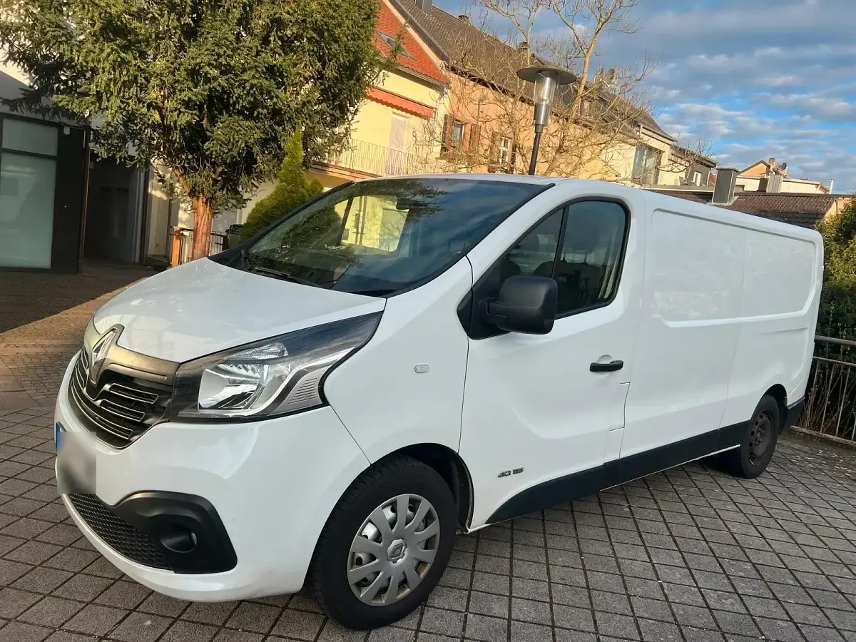 Gebraucht Renault Trafic 109 PS (80 kW) 2015 Weiß Van / Kleinbus