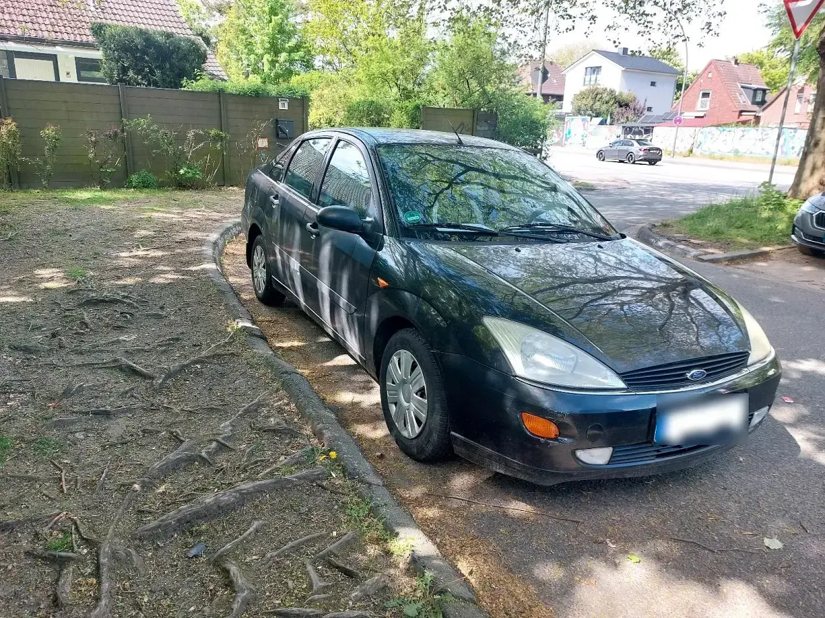 Używany Ford Focus 101 KM (74 kW) 1999 Czarny Sedan/Limuzyna