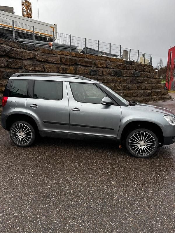 Gebraucht Skoda Yeti 140 PS (102 kW) 2012 Grau SUV
